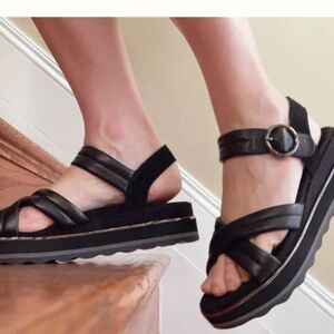Vionic Black Strappy Platform Sandals